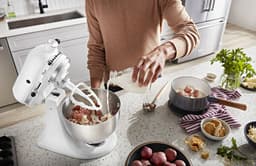 Classic Series 4.5 Quart Tilt-Head Stand Mixer - White